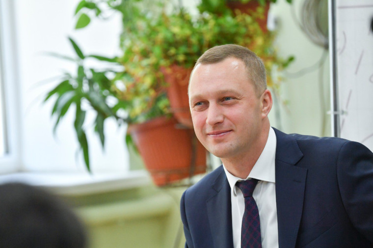 Поздравление Губернатора Р.В. Бусаргина с Днем знаний.